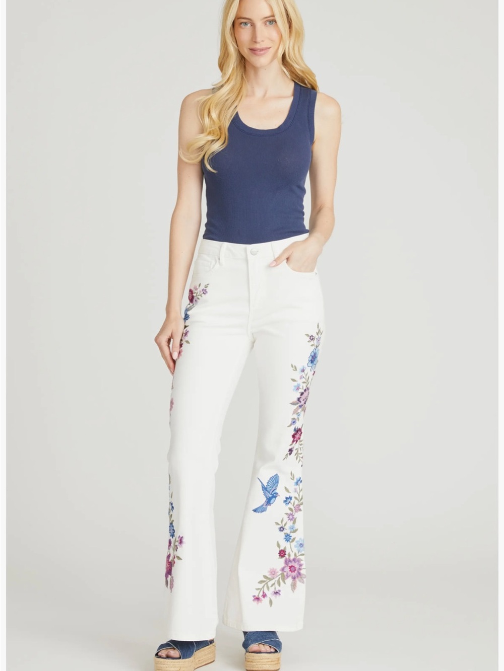 Driftwood Farrah Embroidered Flare Leg Jeans Sz 26 NWT - - Picture 3 of 16
